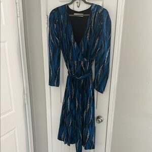 Elegant Blue Patterned Wrap Dress